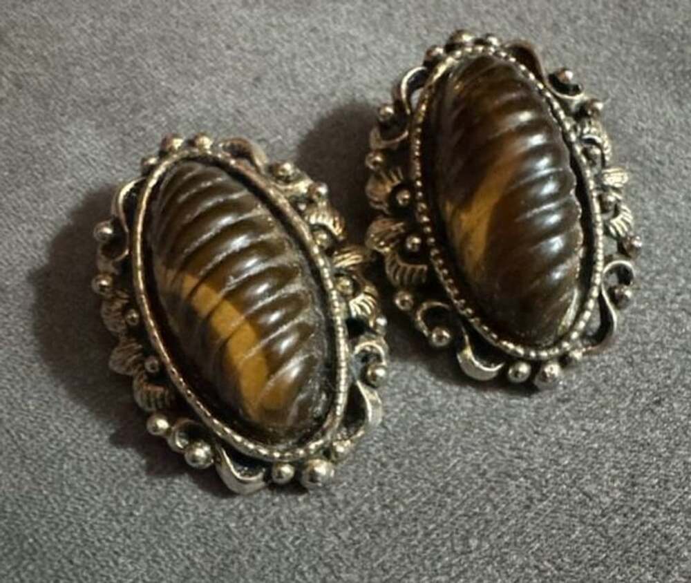Vintage Oval Ribbed Faux Tortoise Thermoset Filigree Clip-On Earrings